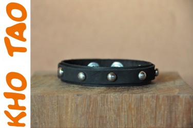 Bracelet cuir/ de force FIN AVEC CLOUS noir