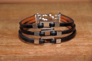 Bracelet femme cuir et acier DESIGN ET CONTEMPORAIN SQUARE 2 couleurs